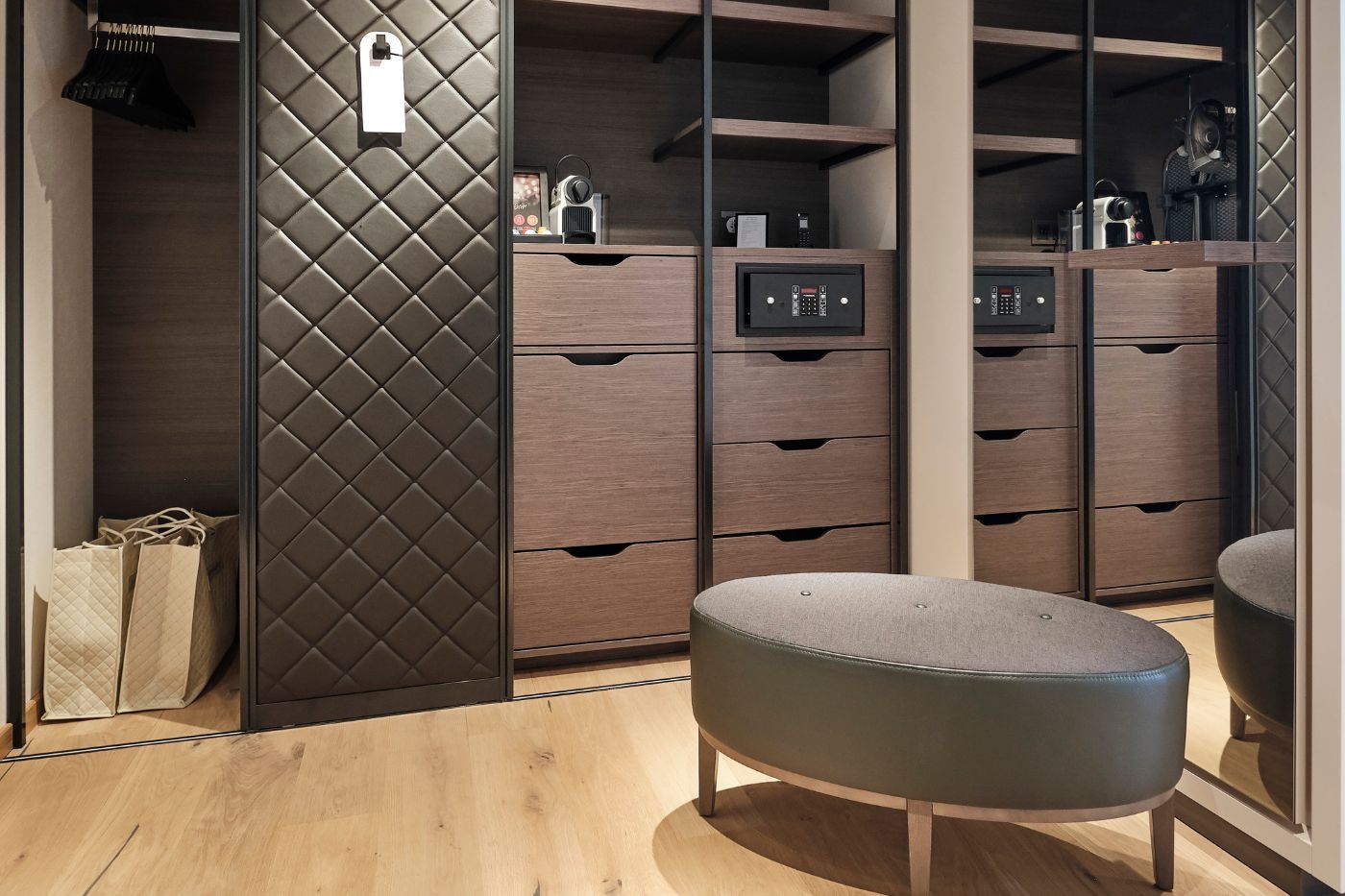 Ankleidezimmer im Deluxe Süd Zimmer im Schwarzwald