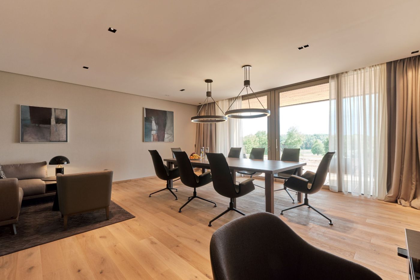 Besprechungszimmer in der Öschberghof Suite im Schwarzwald