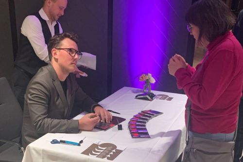 Autograph session