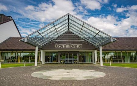 Golfhotel Öschberghof Schriftzug Haupteingang 2017
