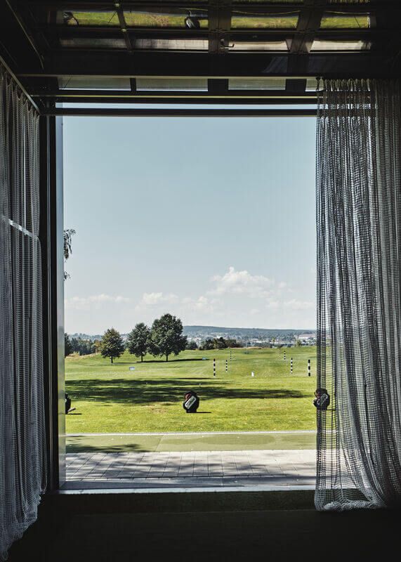 Blick aus dem Golfhotel im Schwarzwald auf den Golfplatz