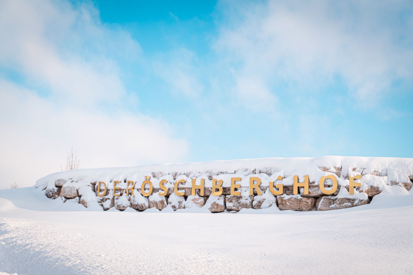 Öschberghof Schriftzug im Winter