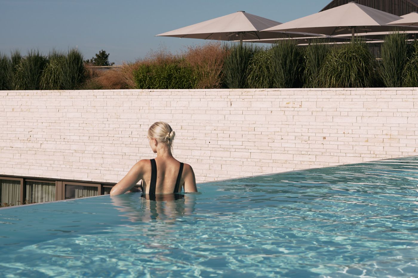 Infinity-Pool Öschberghof Frau